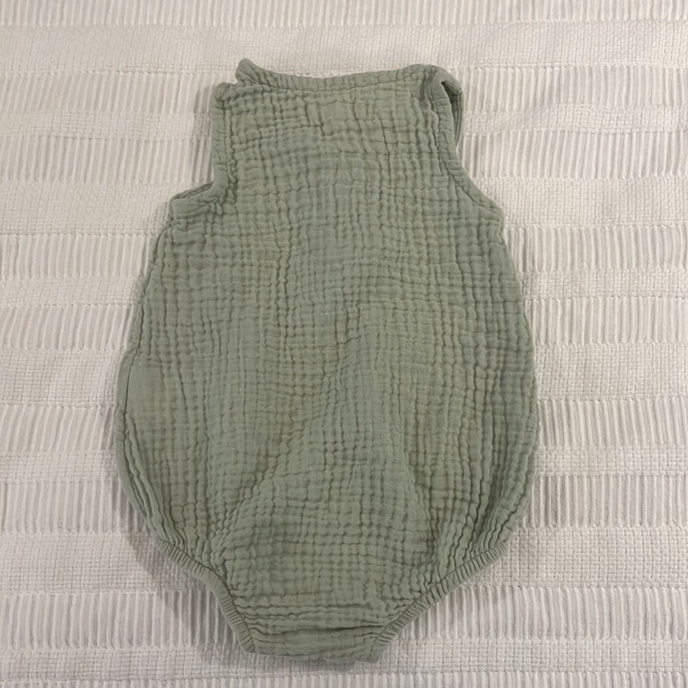Grayson Collection Romper - Picture 3 of 3